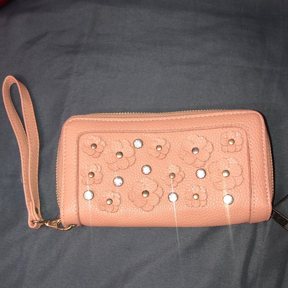 Flower stud wallet